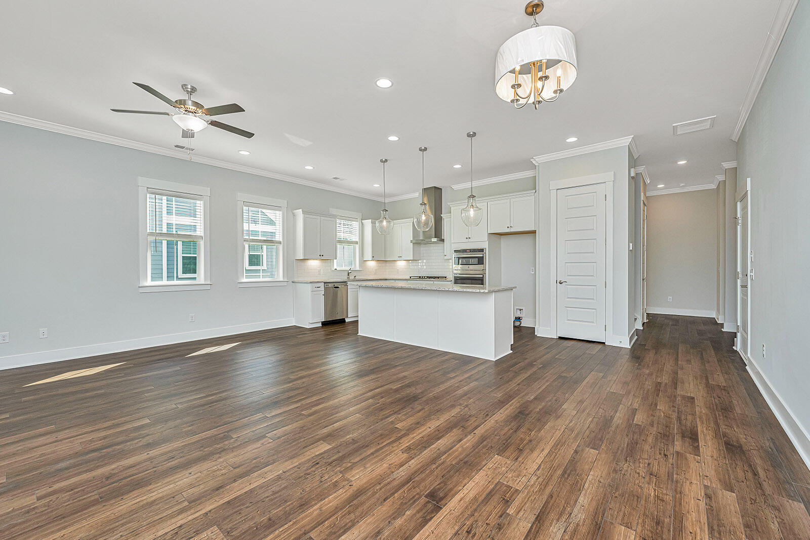 3512 Habenaria Rd Mount, Unit 17 Mount Pleasant, SC 29466 - Photo 9 of 23 Family Room - Albemarle