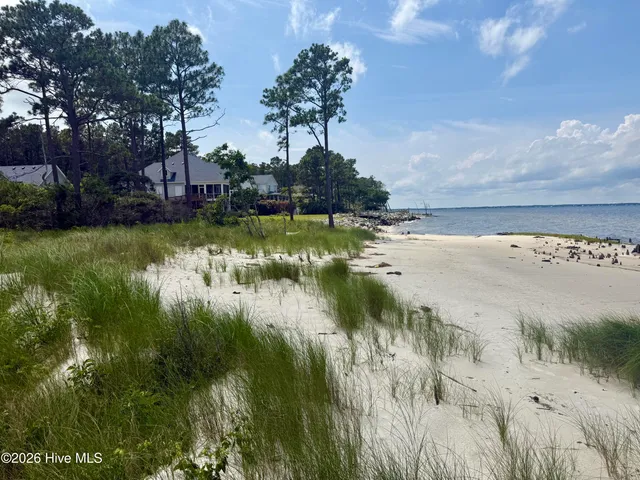 $175,000 | 558 Sandy Point Drive, Beaufort, NC 28516