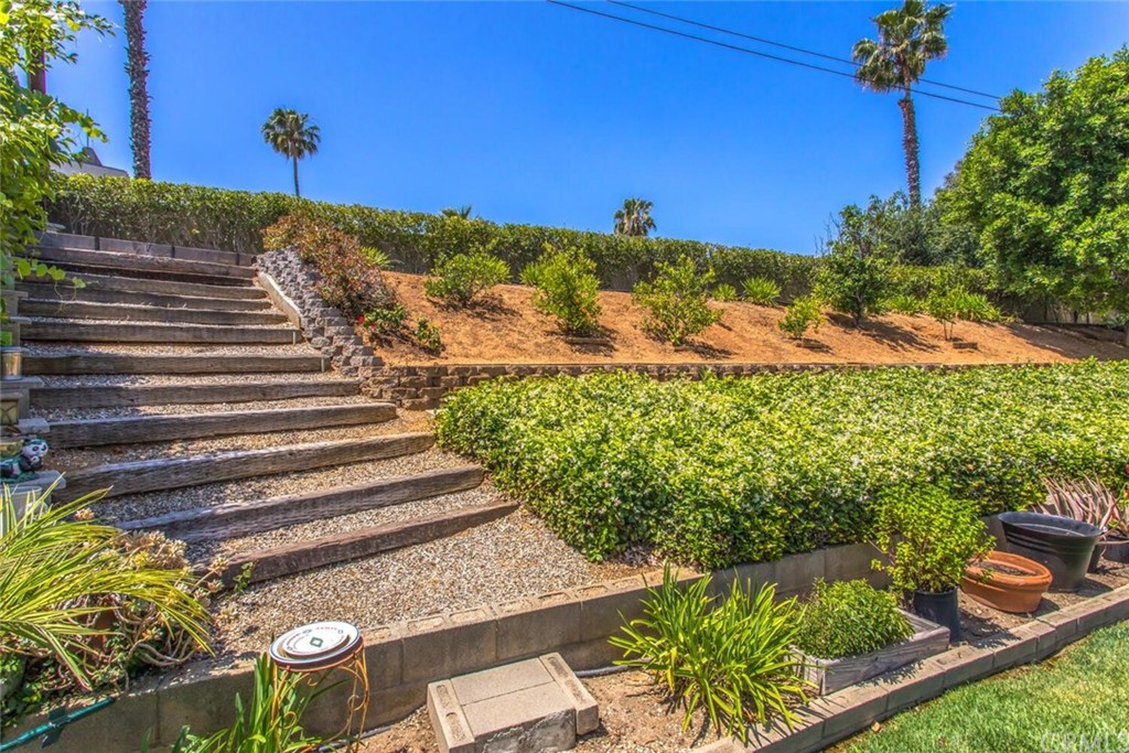 602 Juniper Court Redlands, CA 92374 - Photo 34 of 38 a view of a pathway with a yard