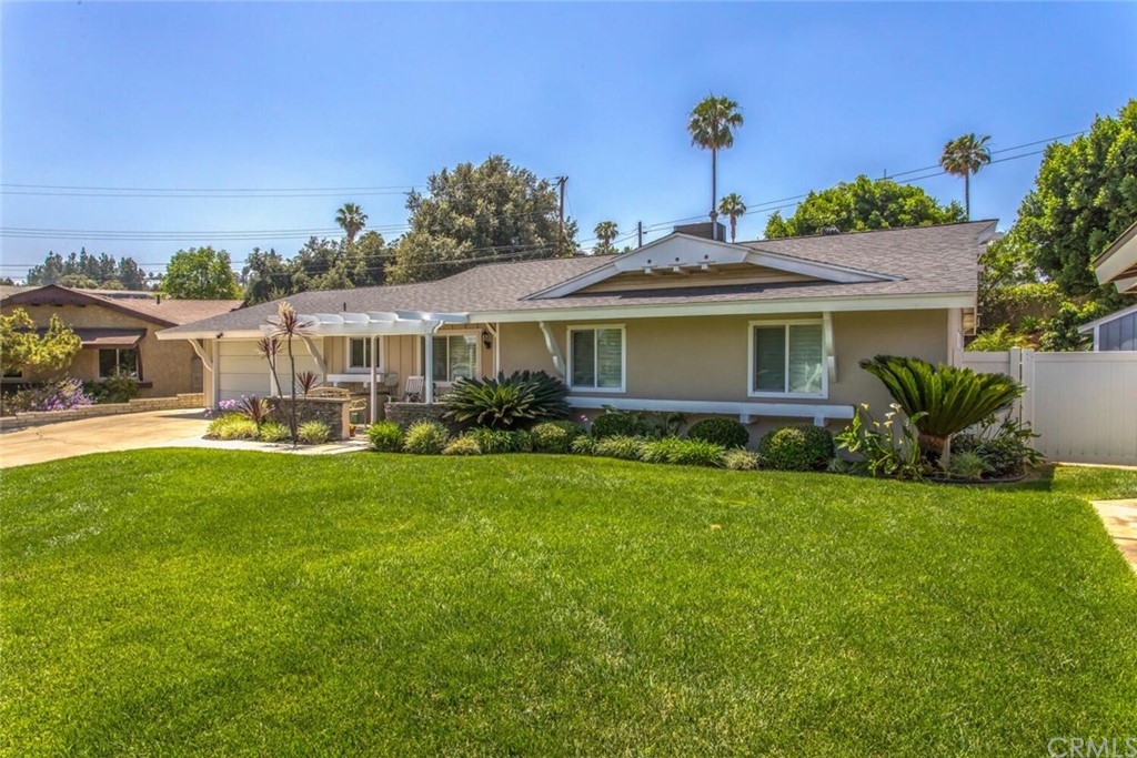 602 Juniper Court Redlands, CA 92374 - Photo 4 of 38 a front view of a house with a yard