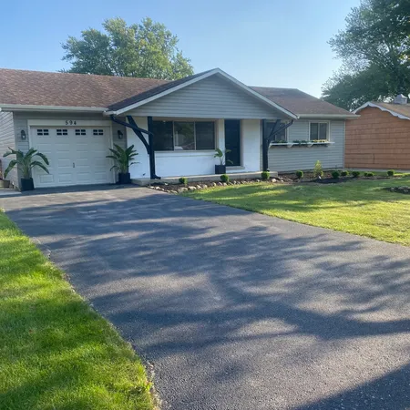 $3,100 | 594 Comstock Avenue, Elmhurst, IL 60126
