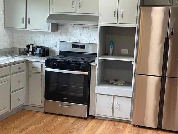 $3,100 | 594 Comstock Avenue, Elmhurst, IL 60126