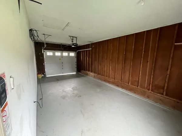 $3,100 | 594 Comstock Avenue, Elmhurst, IL 60126