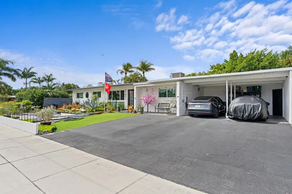 $4,900 | 3705 Northeast 16th Avenue, Oakland Park, FL 33334