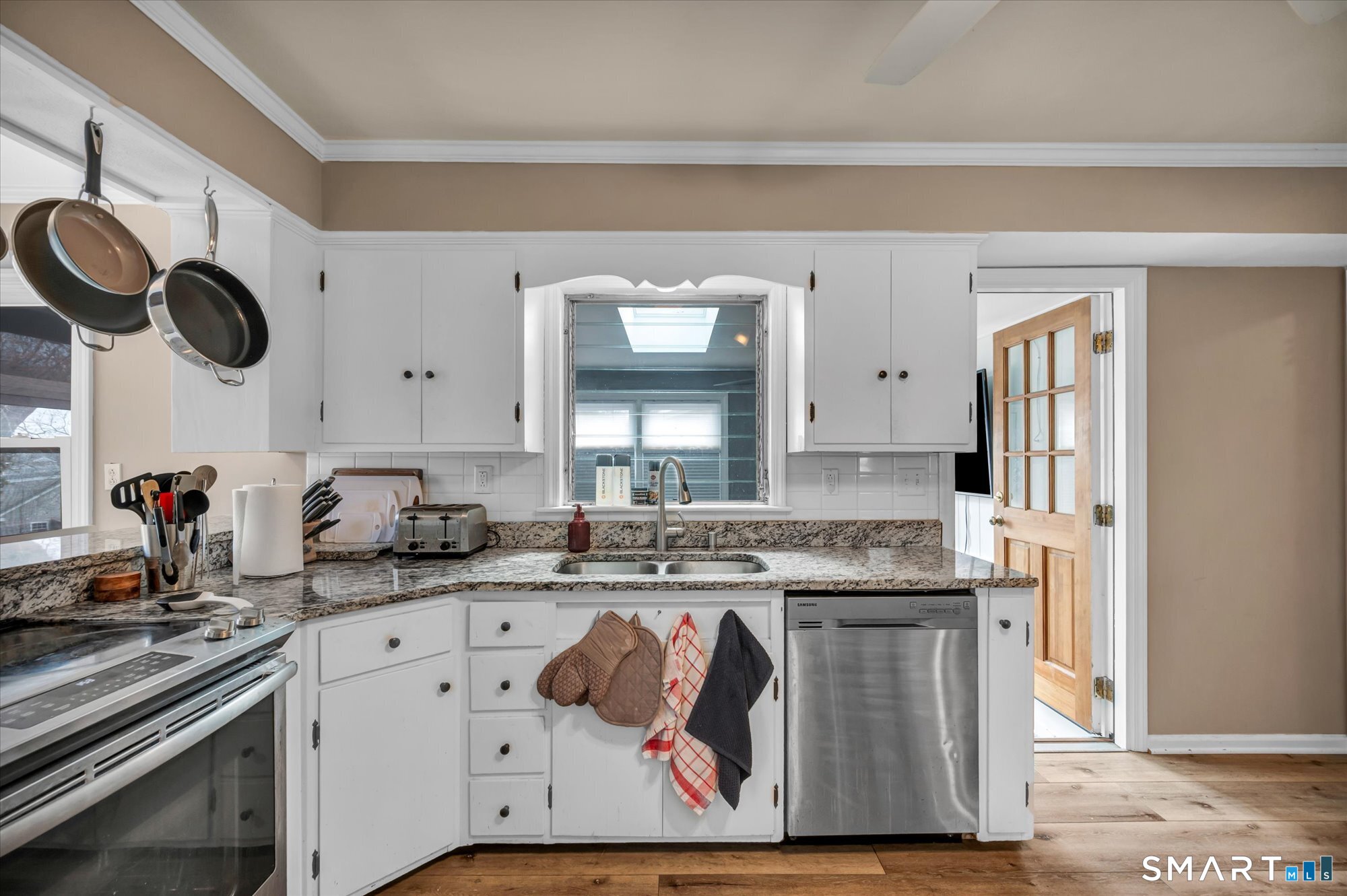 304 Huntington Road Stratford, CT 06614 - Photo 12 of 33