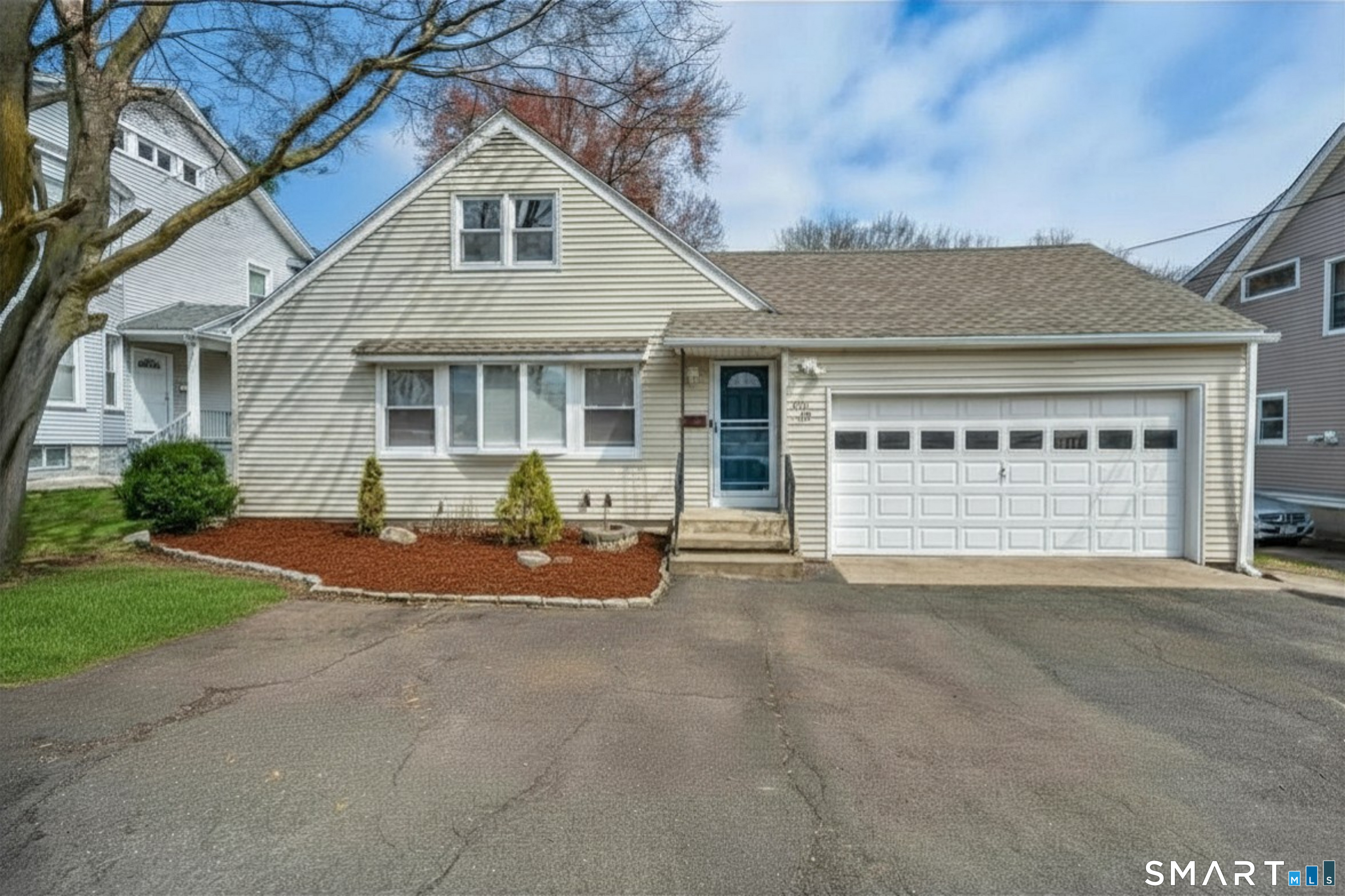 304 Huntington Road Stratford, CT 06614 - Photo 2 of 33