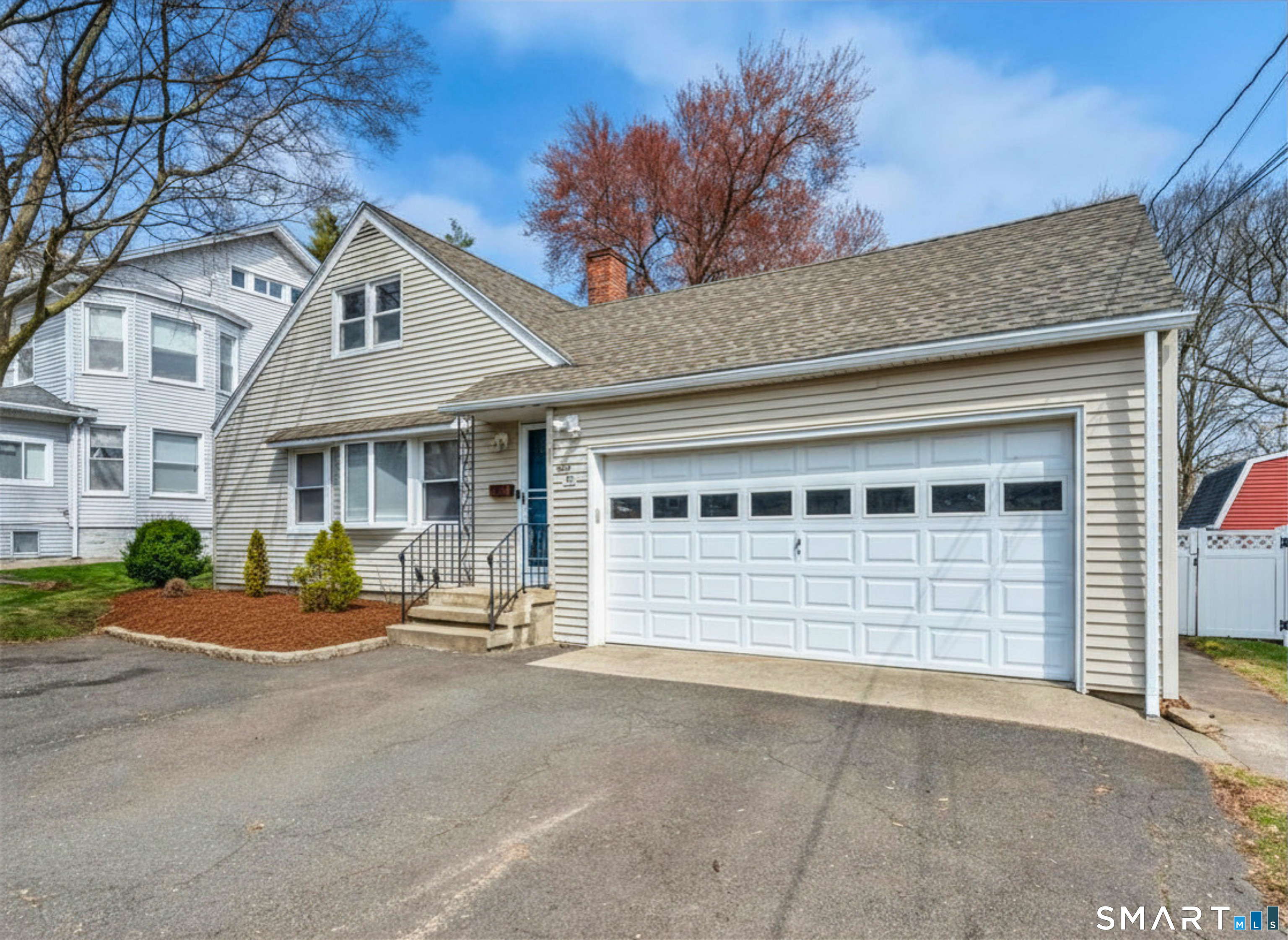 304 Huntington Road Stratford, CT 06614 - Photo 3 of 33