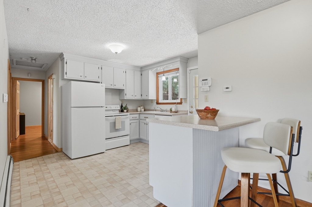 54 Manhattan Road Worcester, MA 01602 - Photo 8 of 28 Gallery Image 8