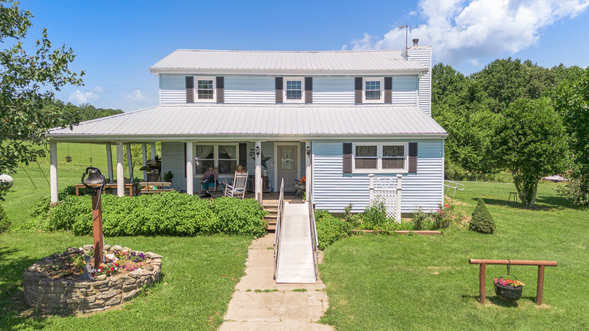 245 Fanny Tom Gains Road Franklin, KY 42134 - Photo 6 of 19 a front view of a house with a yard