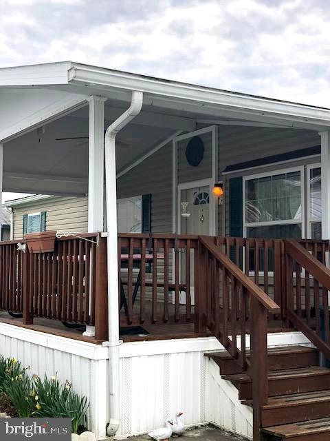 16923 Alcott Road Hagerstown, MD 21740 - Photo 2 of 38 Large cover front deck