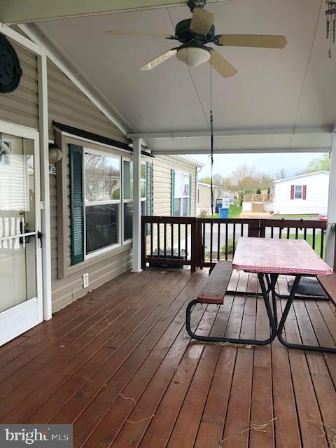 16923 Alcott Road Hagerstown, MD 21740 - Photo 4 of 38 Front and Back of deck has a gate