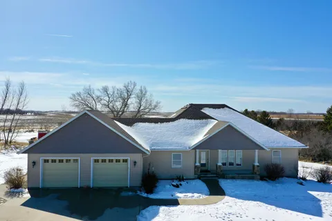 $695,000 | 17216 County Road 5 Northwest, New London, MN 56273