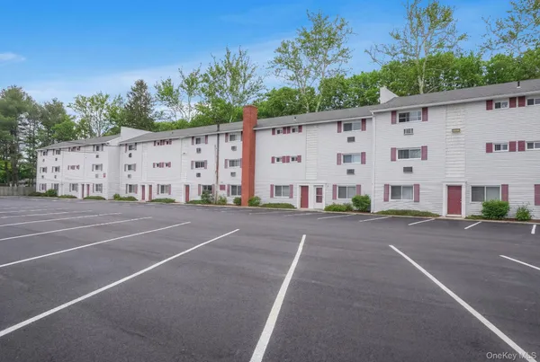 $409,999 | 10 Smithtown Boulevard, Unit 6A, Smithtown, NY 11787