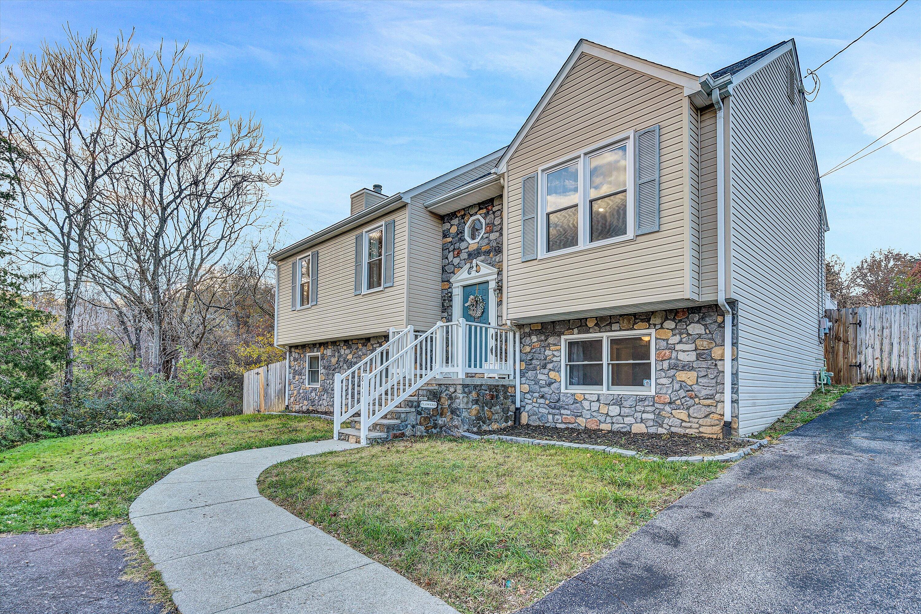 811 North Mill Road Salem, VA 24153 - Photo 2 of 34 02-SGM-04708