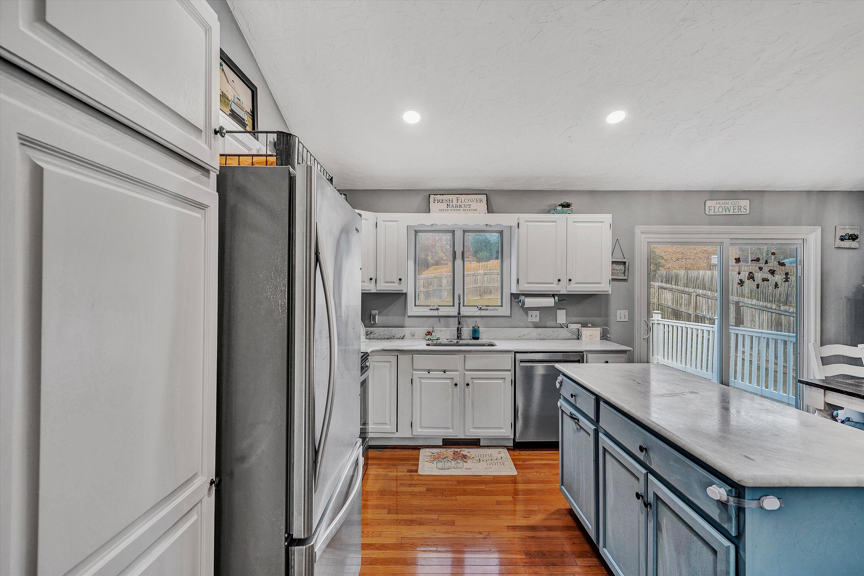 811 North Mill Road Salem, VA 24153 - Photo 5 of 34 05-SGM-04609