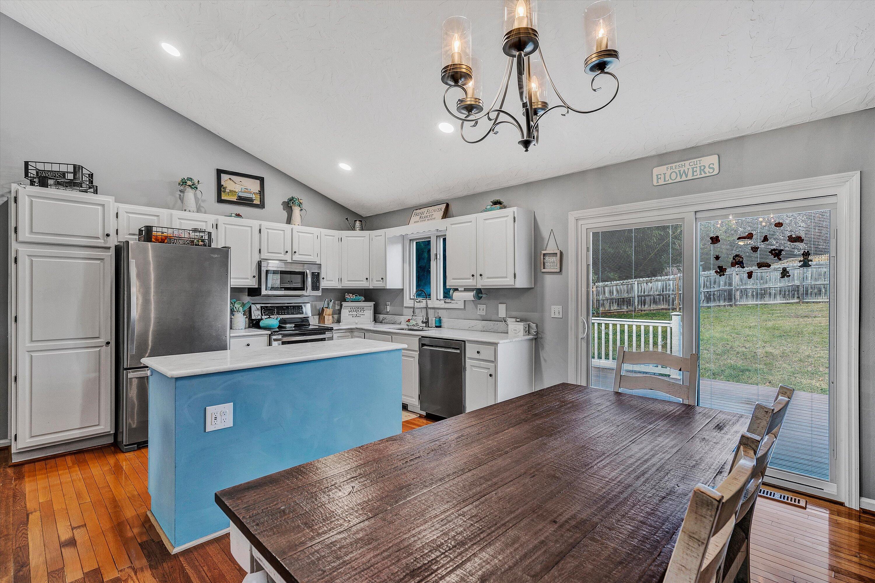 811 North Mill Road Salem, VA 24153 - Photo 6 of 34 06-SGM-04606