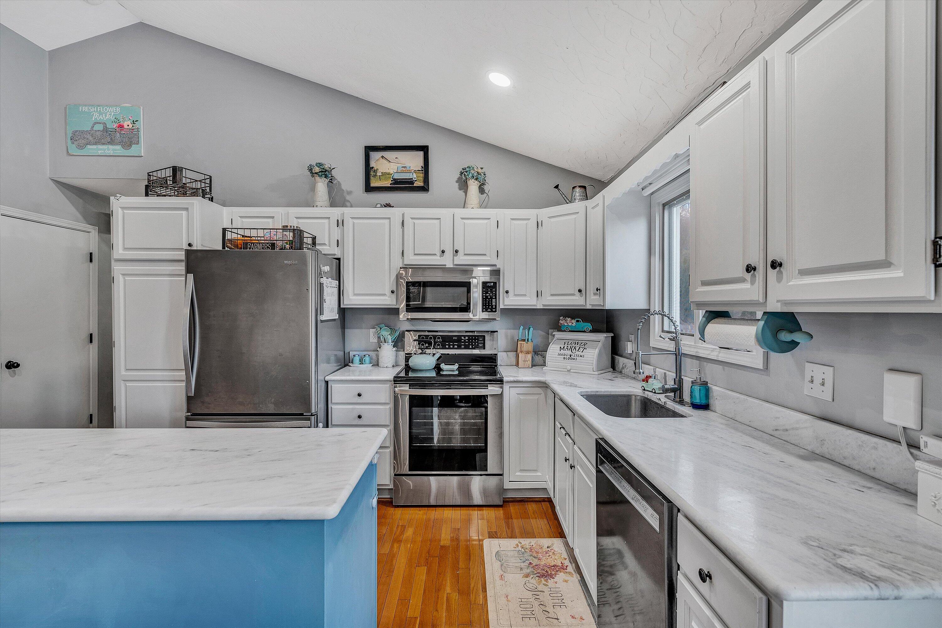 811 North Mill Road Salem, VA 24153 - Photo 8 of 34 08-SGM-04612