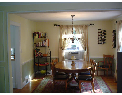 85 Gleason Road Lexington, MA 02420 - Photo 4 of 10 a view of a dining room with furniture