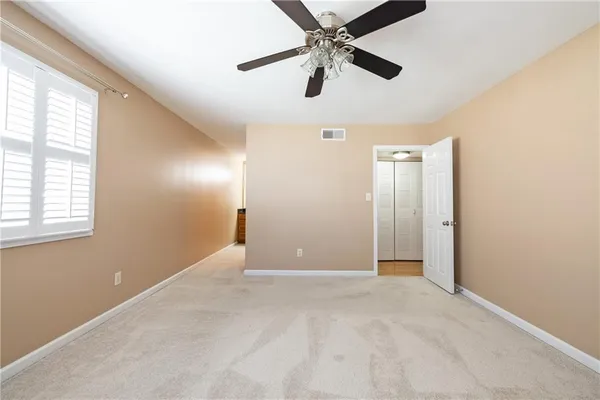 a view of livingroom with a ceiling fan