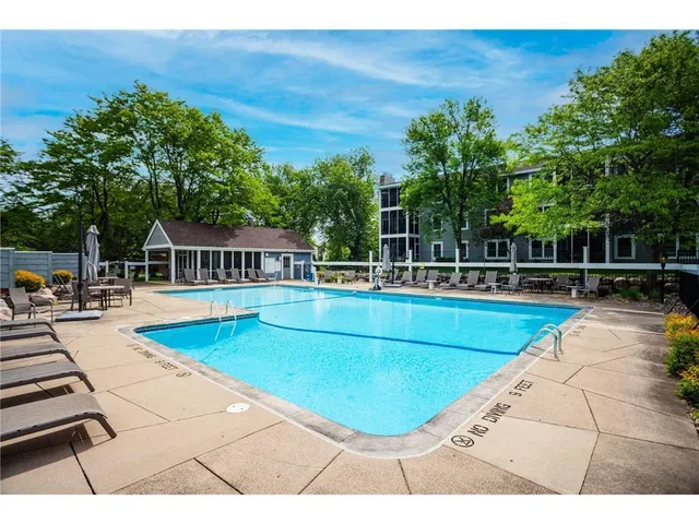 $359,900 | 3020 St Albans Mill Road, Unit 310, Minnetonka, MN 55305