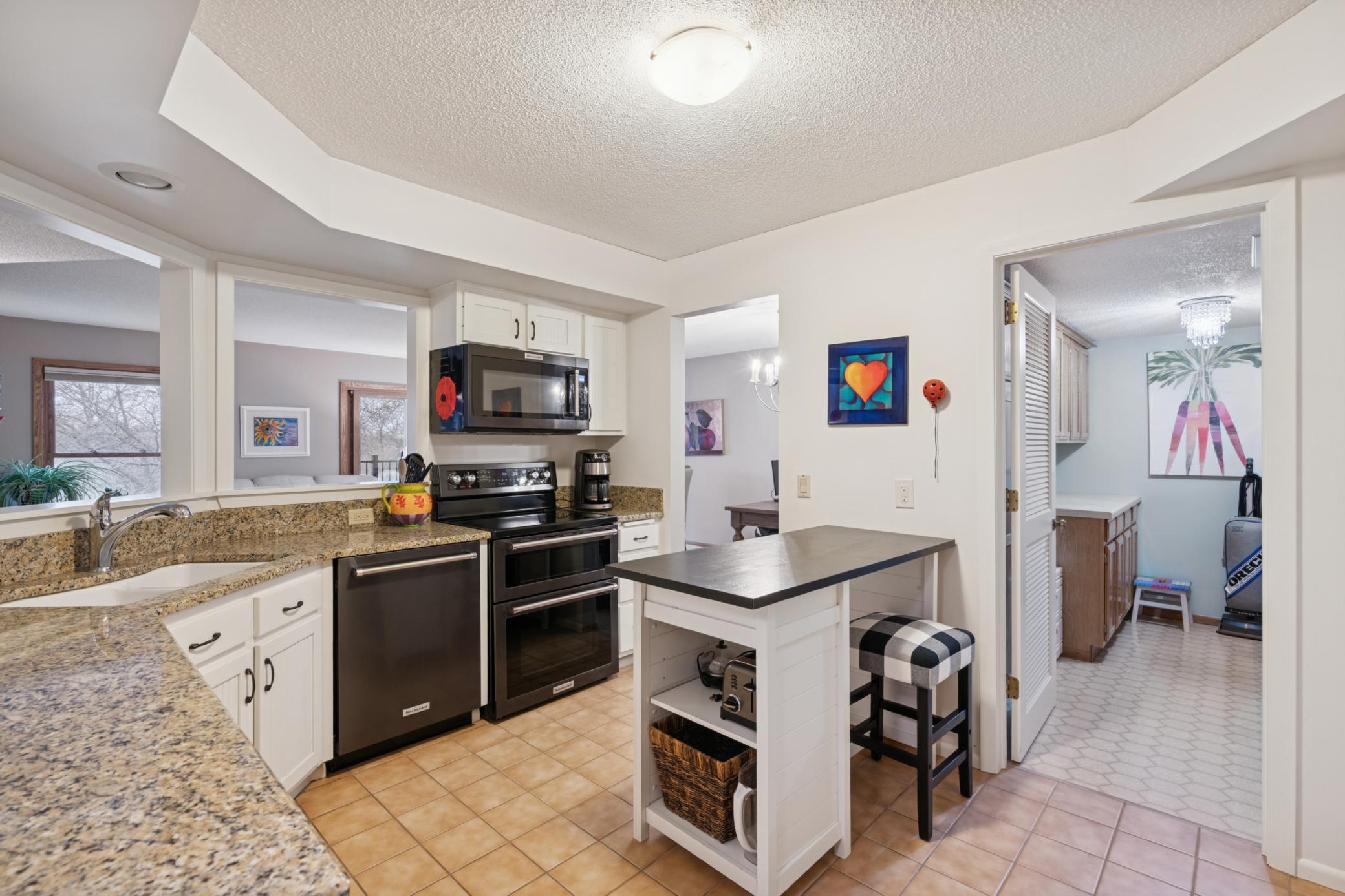 3020 St Albans Mill Road, Unit 310 Minnetonka, MN 55305 - Photo 4 of 31