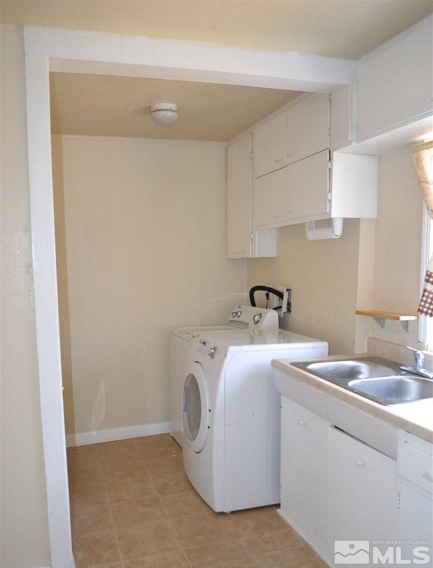 1395 Terrace Drive Reno, NV 89503 - Photo 3 of 7 a utility room with sink dryer and washer