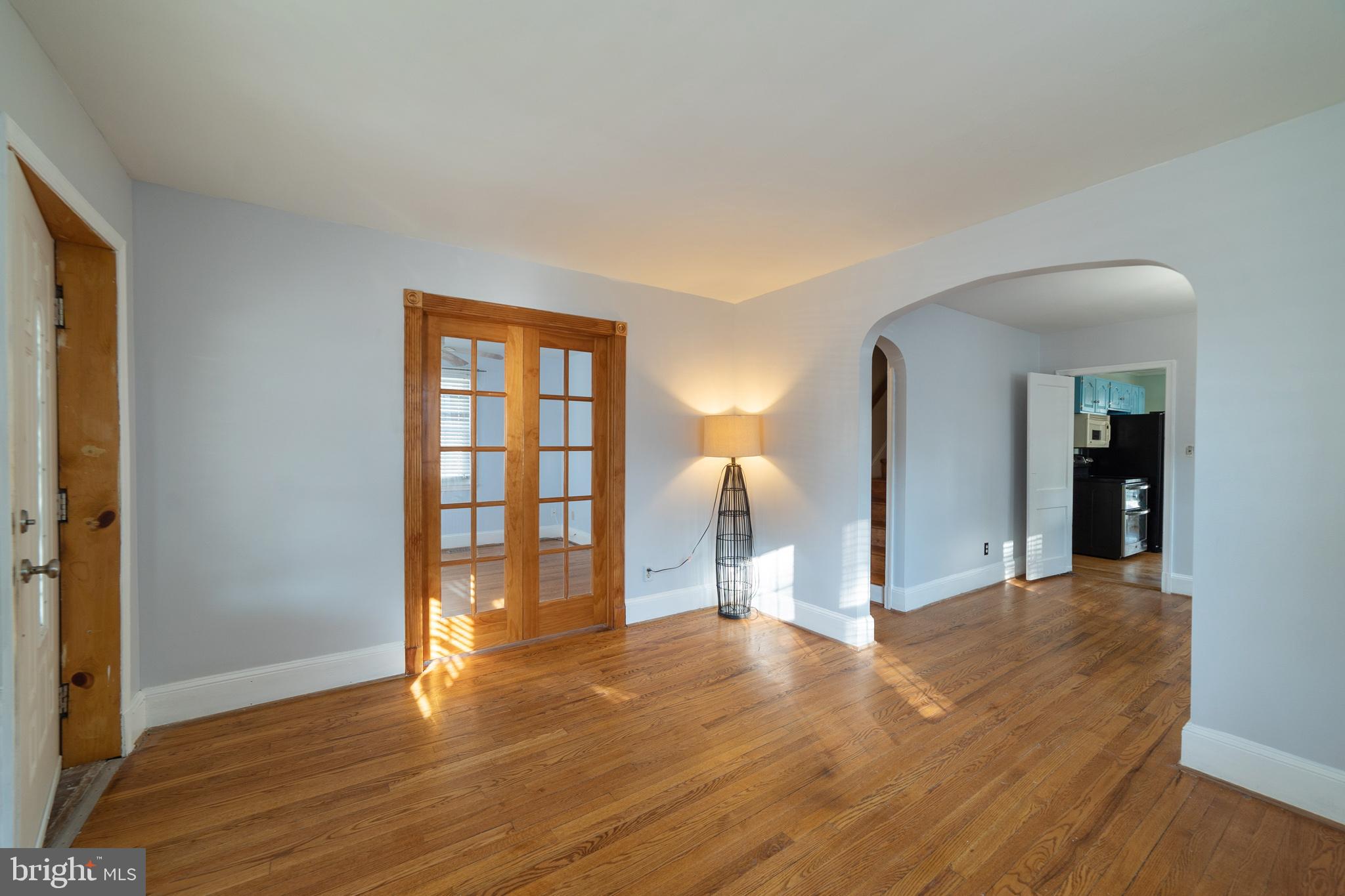 546 Forest View Road Linthicum, MD 21090 - Photo 6 of 30 Living Room