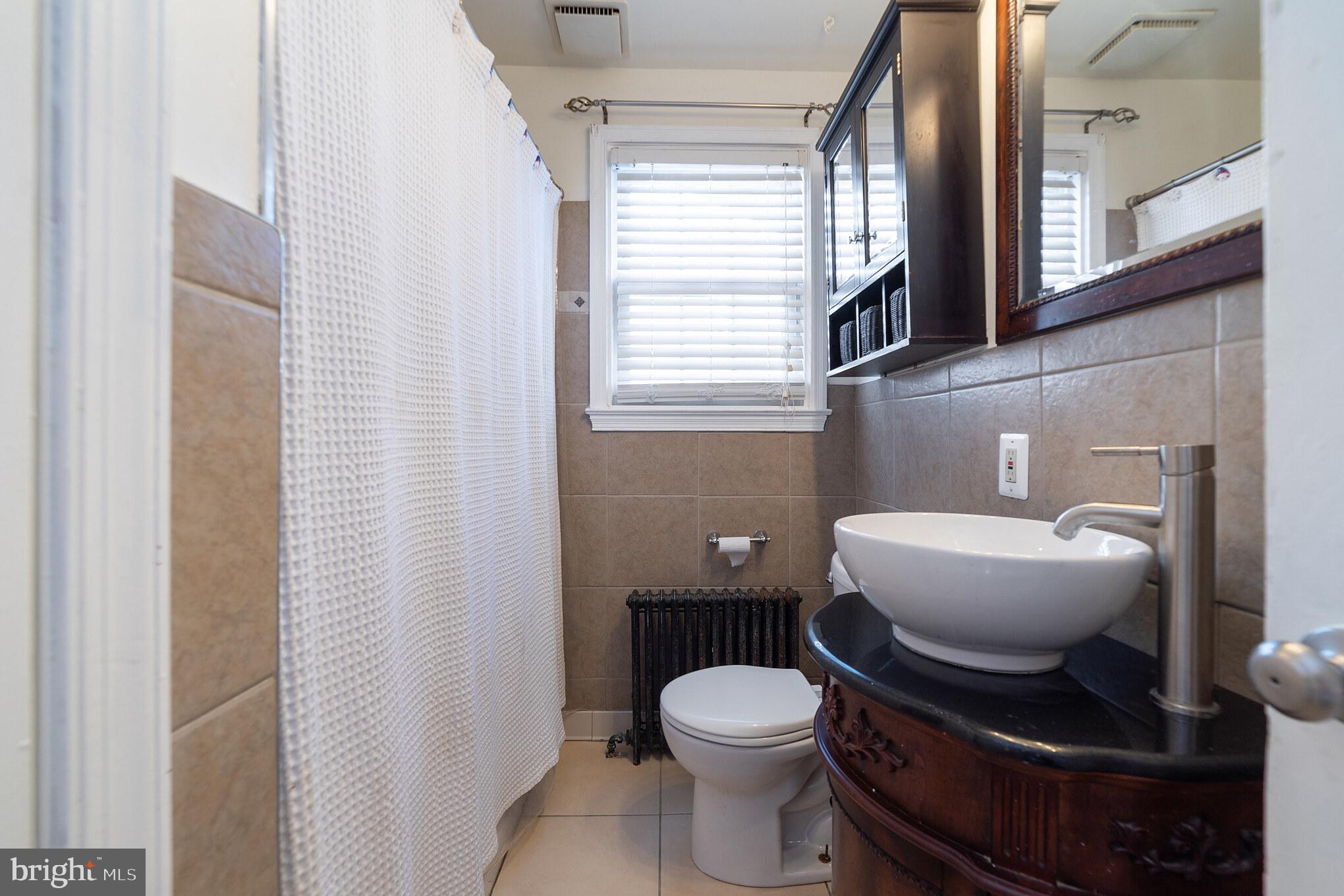 546 Forest View Road Linthicum, MD 21090 - Photo 10 of 30 1st Floor Bath