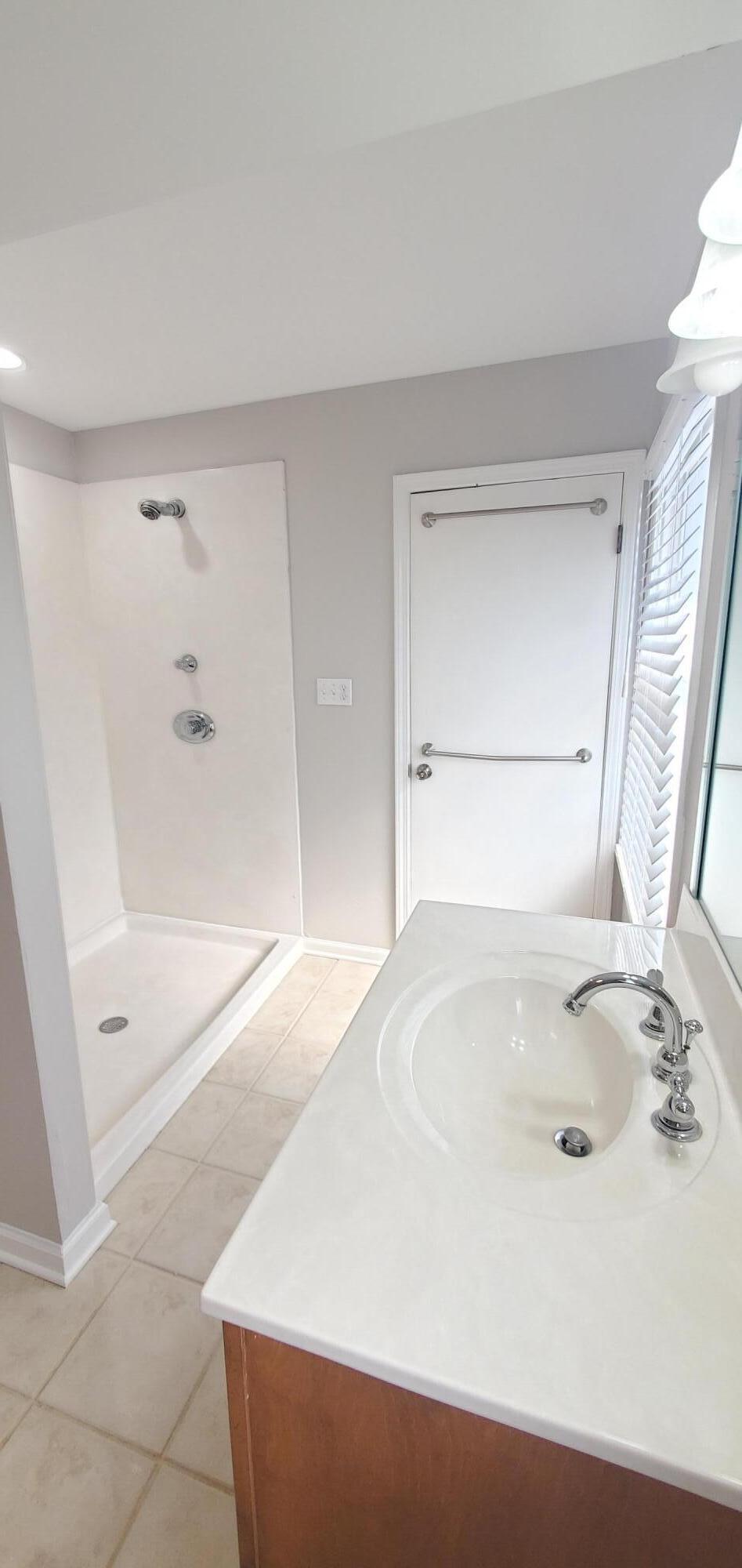 220 Melbourne Way Lexington, KY 40503 - Photo 19 of 43 Master/First Level Bath