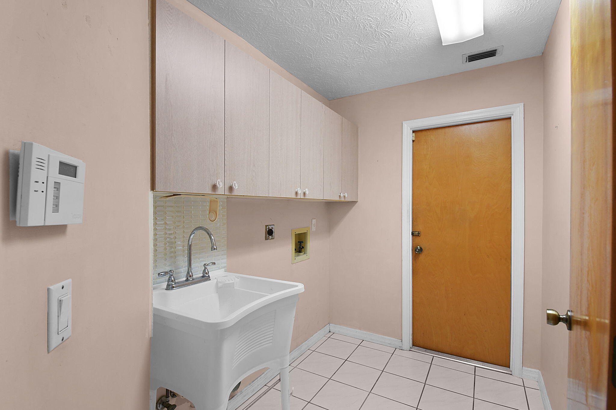 895 Southeast Waterside Way Stuart, FL 34997 - Photo 43 of 68 laundry room