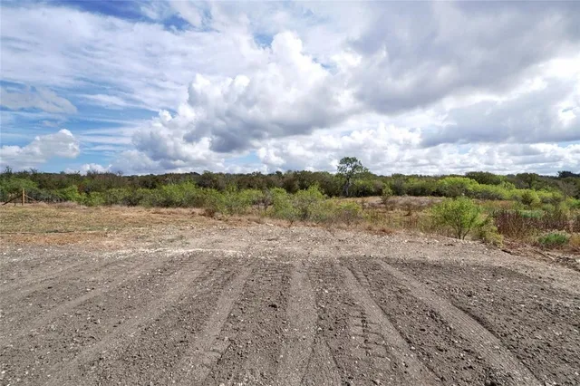 $435,000 | 231 La Fortuna Drive, Dale, TX 78616