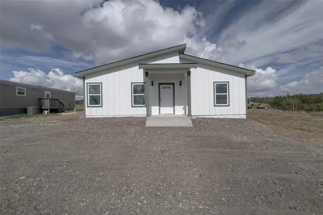 $435,000 | 231 La Fortuna Drive, Dale, TX 78616