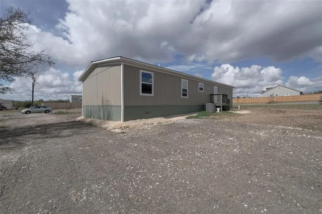 $435,000 | 231 La Fortuna Drive, Dale, TX 78616