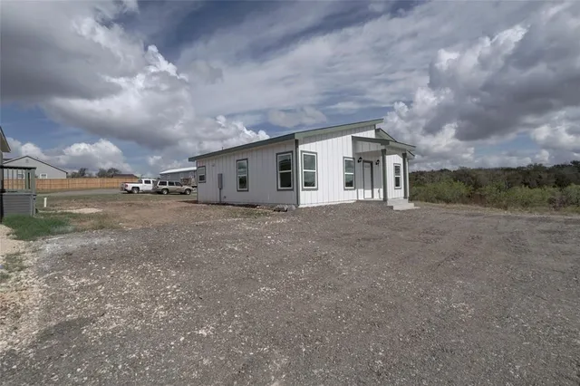 $435,000 | 231 La Fortuna Drive, Dale, TX 78616