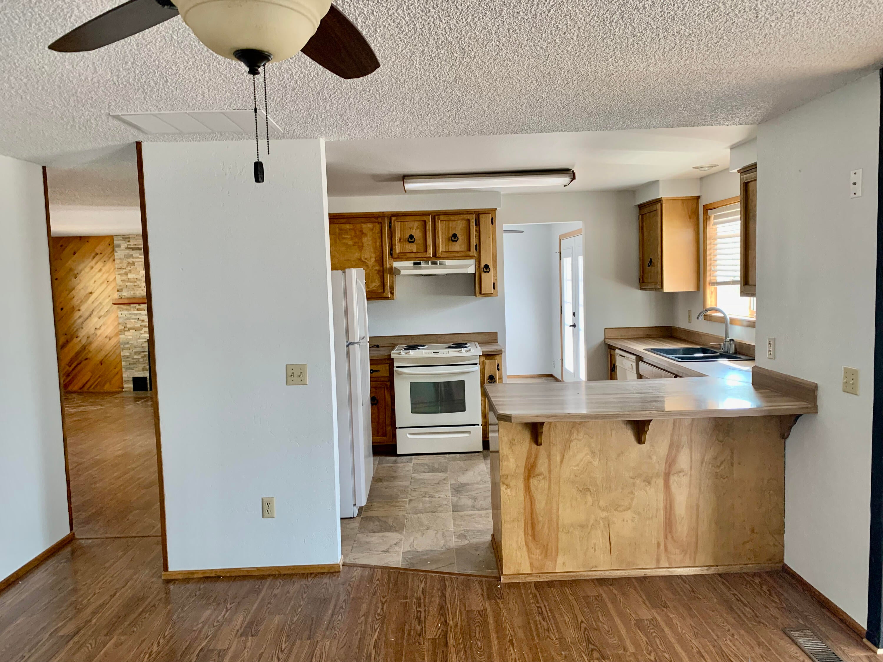 21662 Old Red Road Bend, OR 97702 - Photo 15 of 49 Step Saver Kitchen
