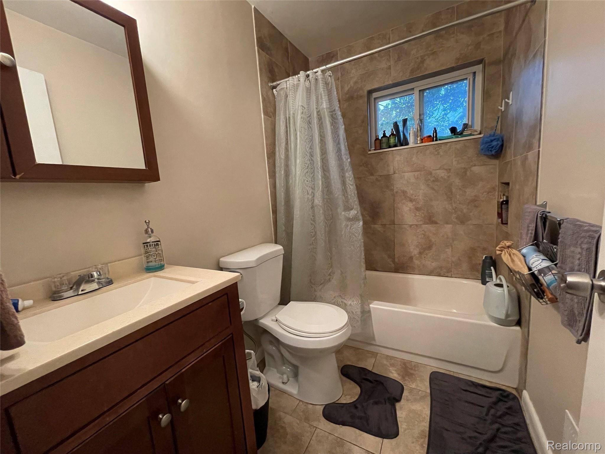 8085 Stephens Road Center Line, MI 48015 - Photo 6 of 12 tempImageasu7d0.jpg