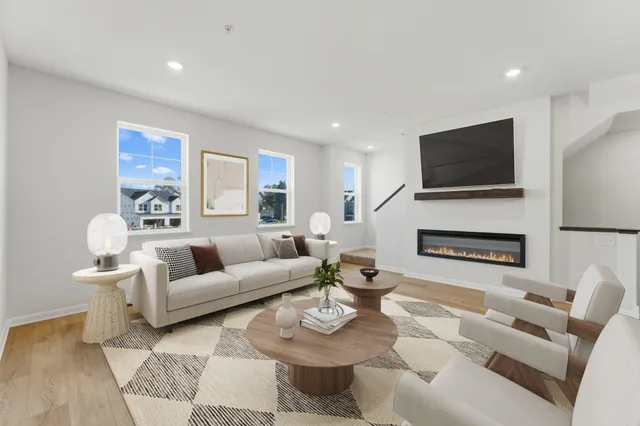 $389,990 | 1522 Traverse Lane, St. Paul, MN 55118