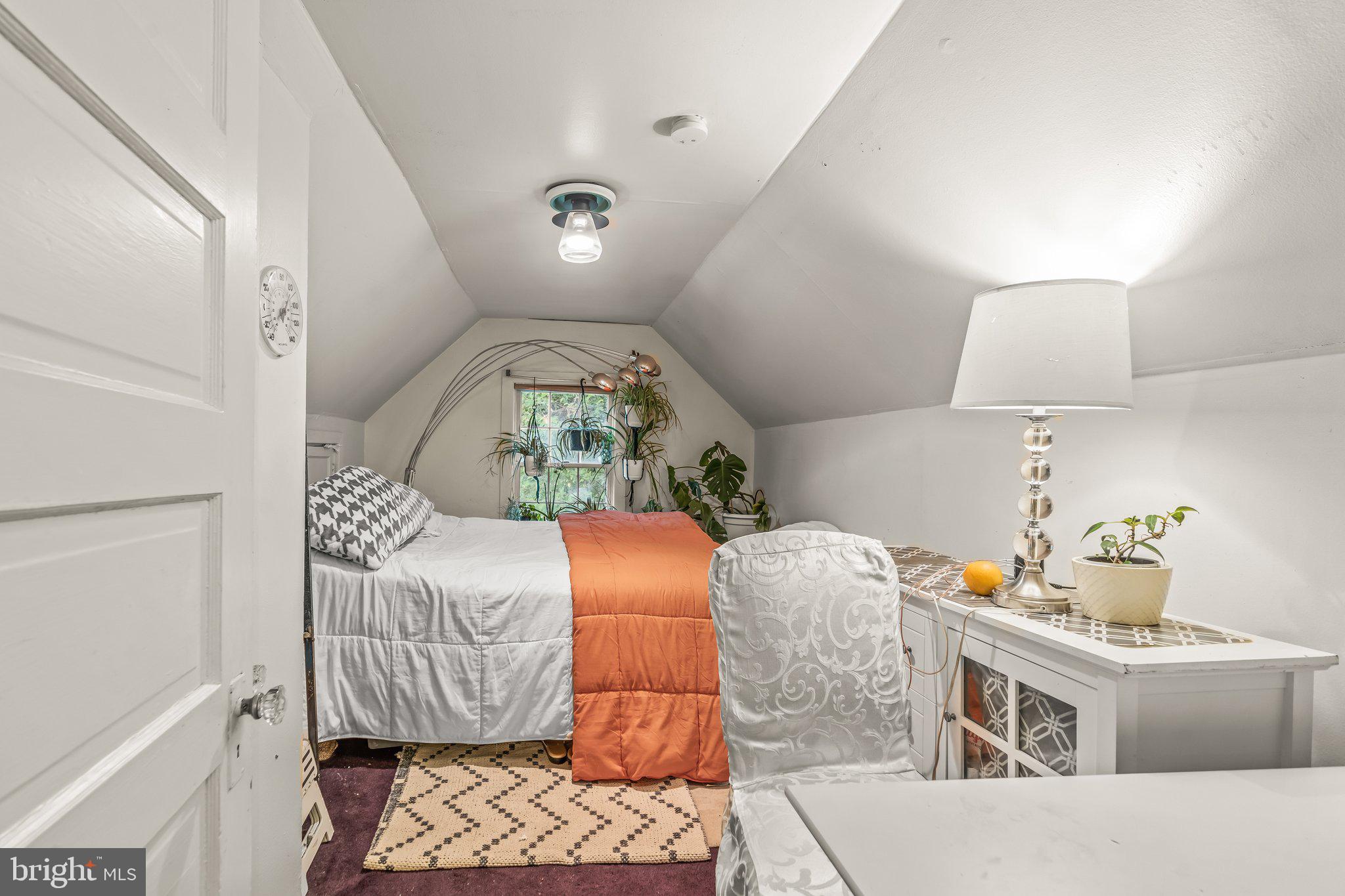 138 Lansdowne Court Lansdowne, PA 19050 - Photo 21 of 39 Third floor bedroom