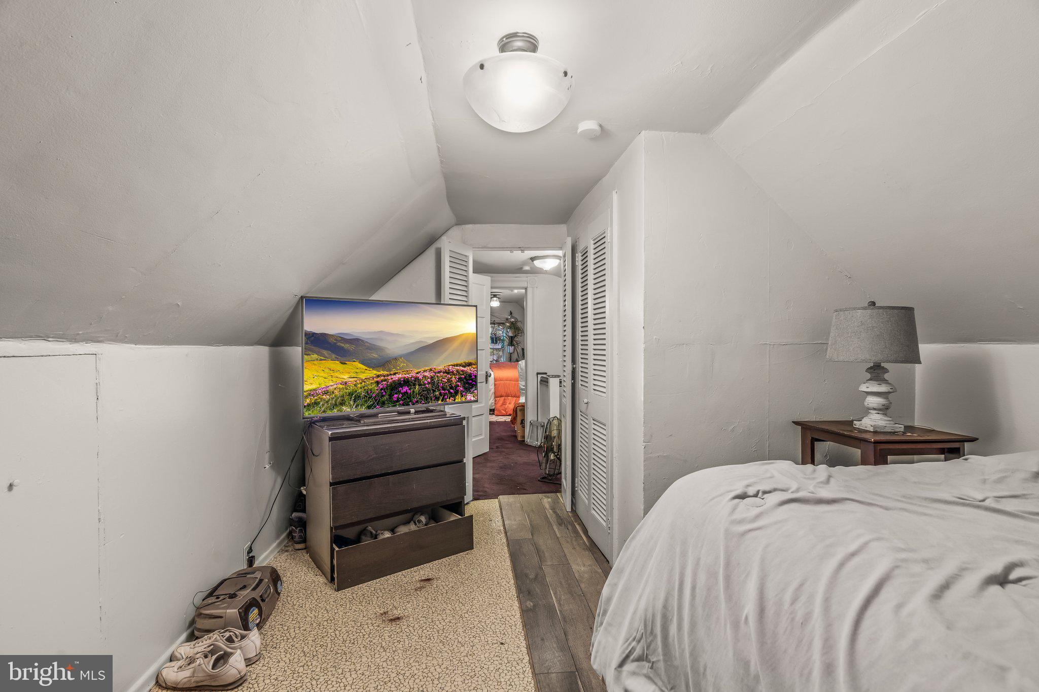 138 Lansdowne Court Lansdowne, PA 19050 - Photo 23 of 39 Third floor bedroom