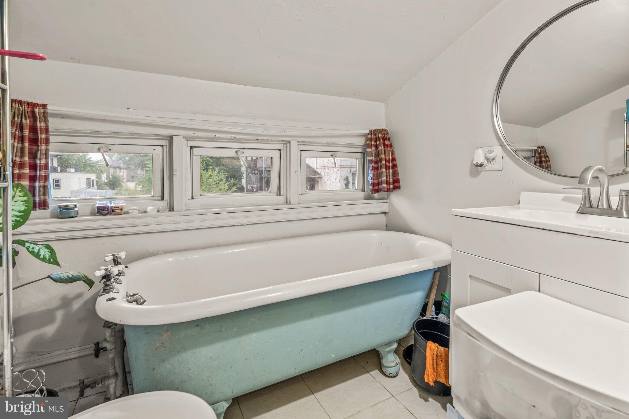 138 Lansdowne Court Lansdowne, PA 19050 - Photo 24 of 39 Third floor bathroom