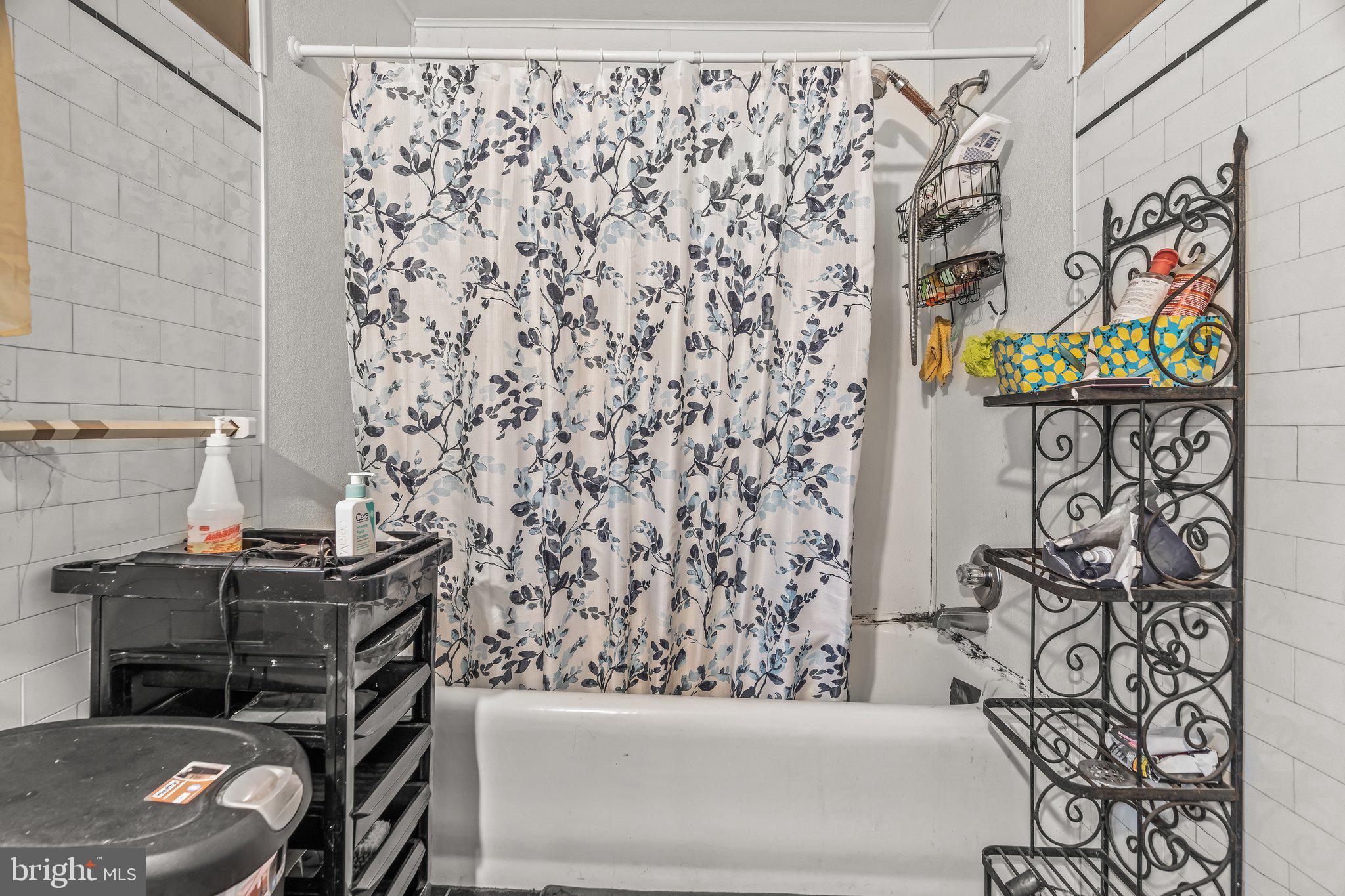 138 Lansdowne Court Lansdowne, PA 19050 - Photo 33 of 39 Second floor bathroom