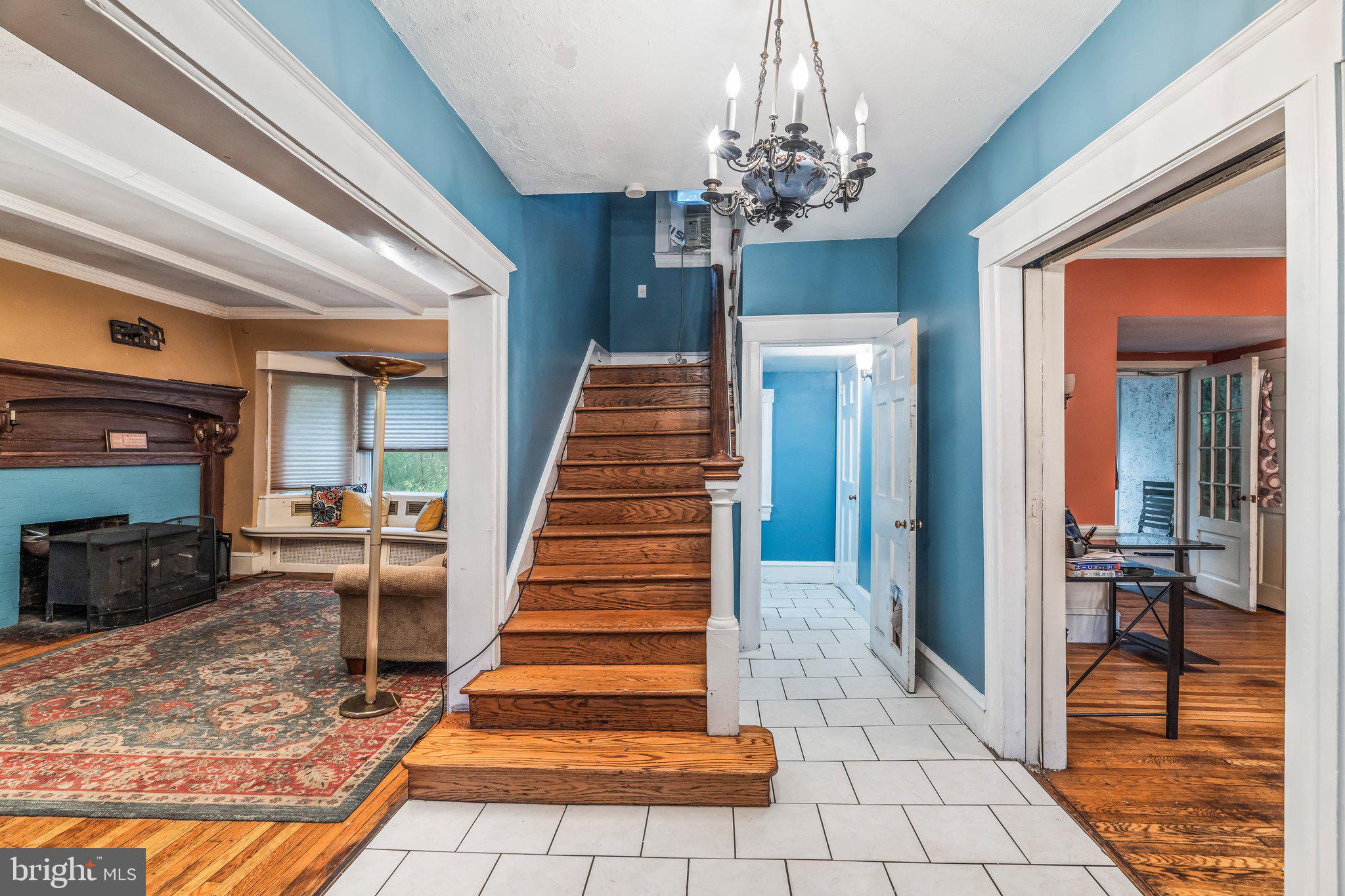 138 Lansdowne Court Lansdowne, PA 19050 - Photo 8 of 39 Entryway