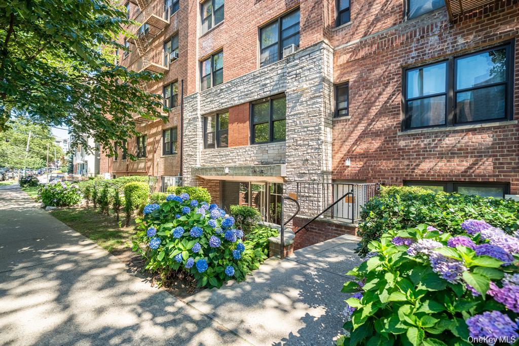 141-30 84th Road, Unit 5E Queens, NY 11435 - Photo 12 of 13 View of apartment building / complex