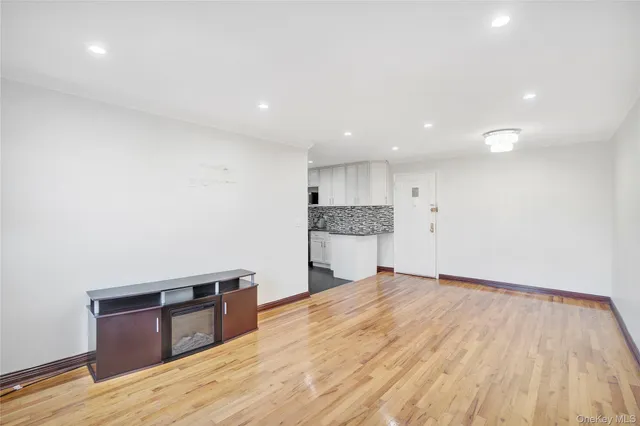 $329,000 | 141-30 84th Road, Unit 5E | Briarwood