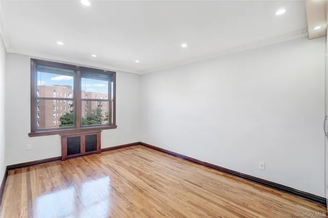 $329,000 | 141-30 84th Road, Unit 5E | Briarwood