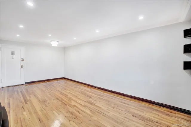 $329,000 | 141-30 84th Road, Unit 5E | Briarwood