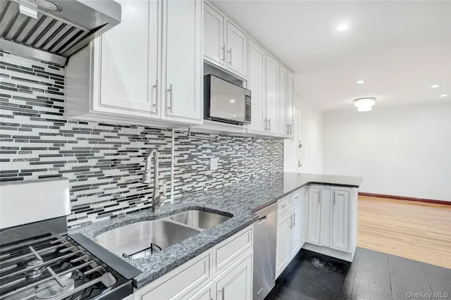 $329,000 | 141-30 84th Road, Unit 5E | Briarwood