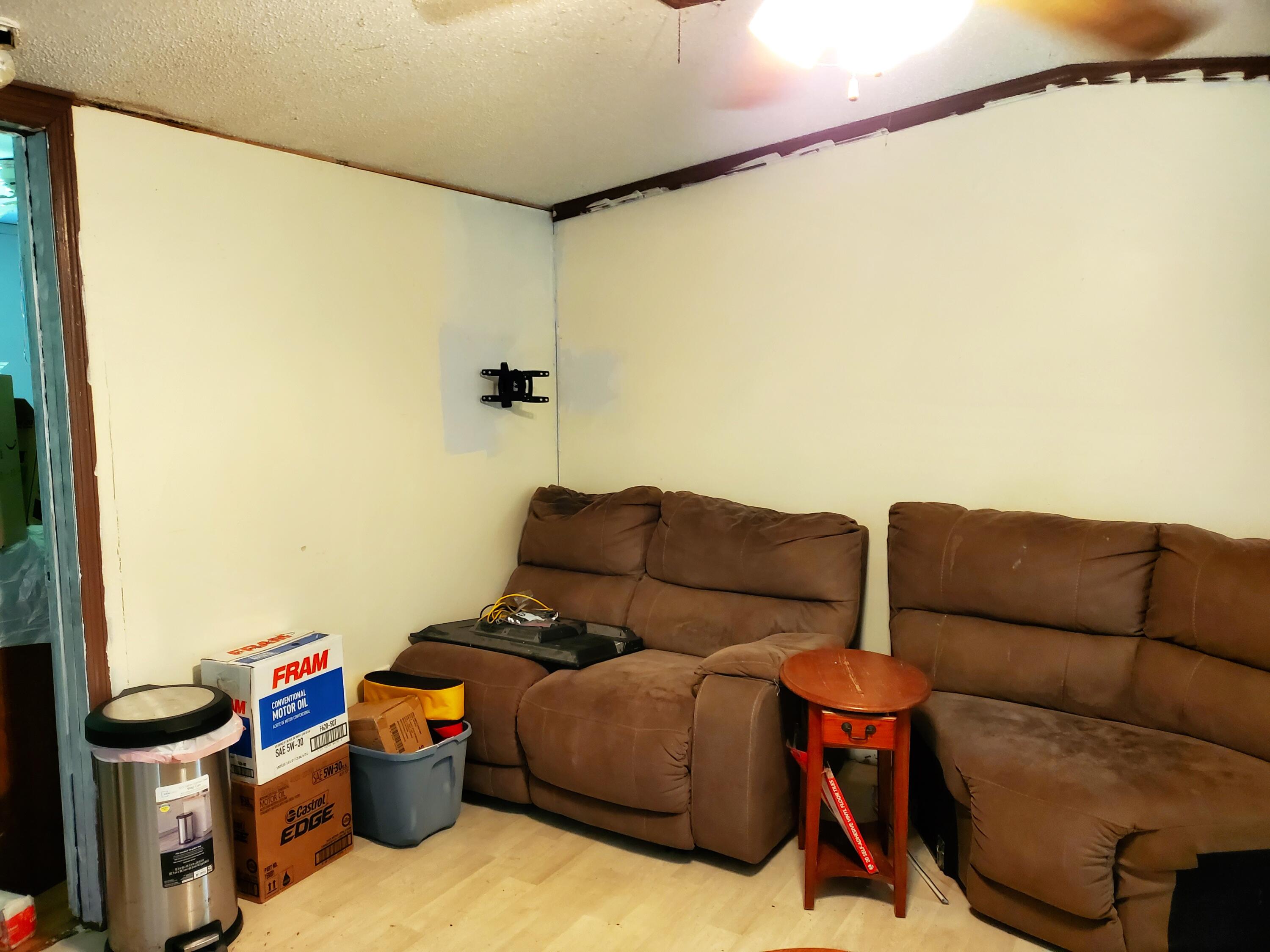 8018 Jennings Road Wise, VA 24293 - Photo 13 of 28 Living room