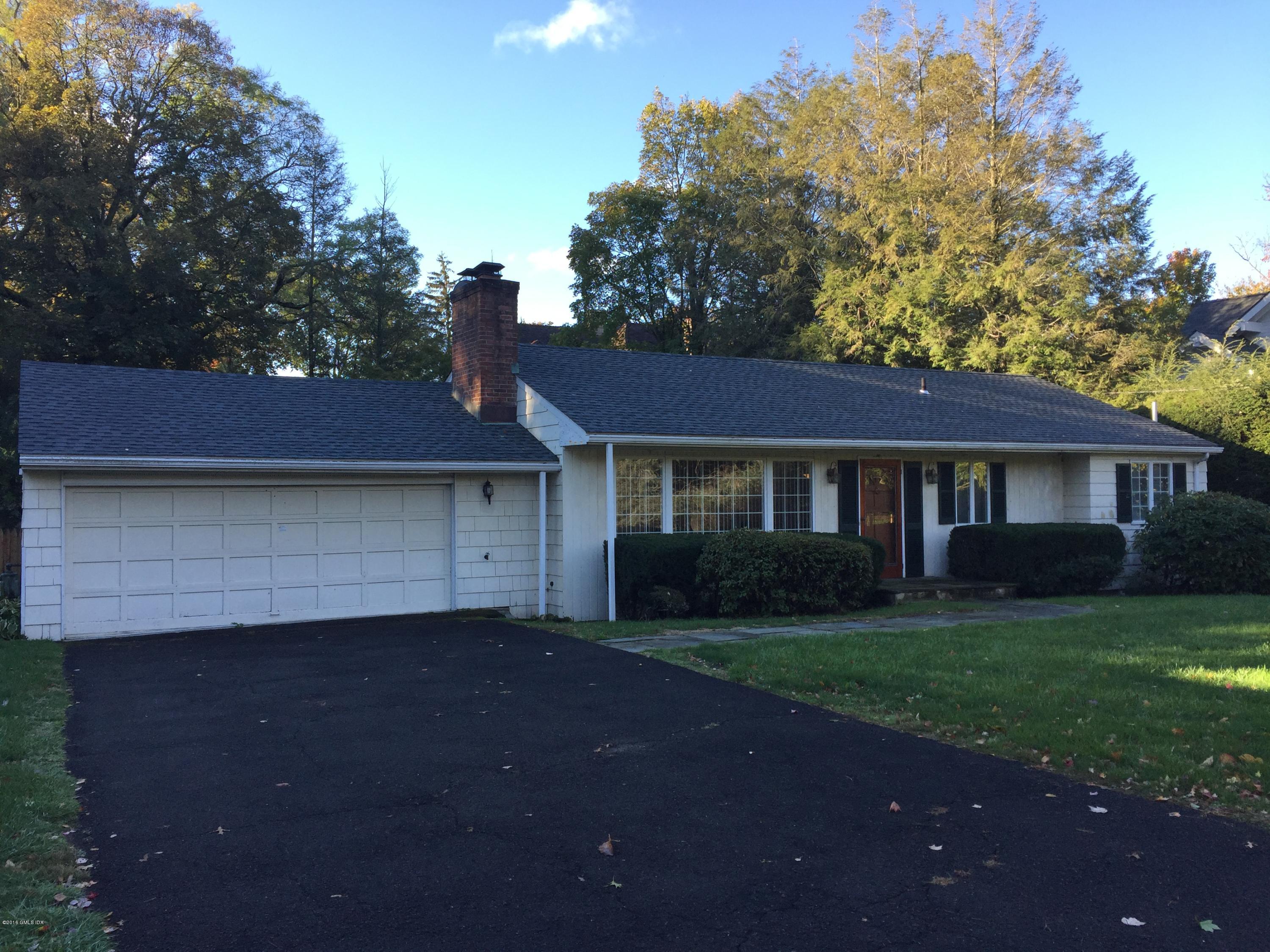 a view of a yard in front of a house