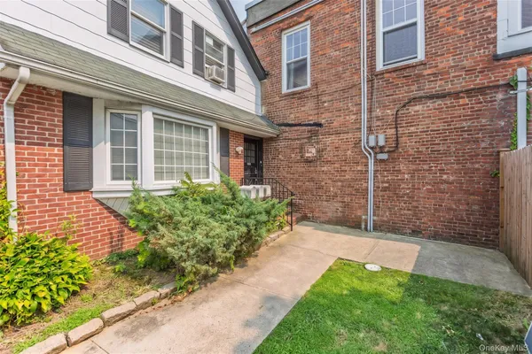 $2,500 | 295 Railroad Avenue, Unit A, Sayville, NY 11782